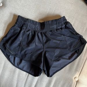 Lululemon hotty hot shorts (camo)
